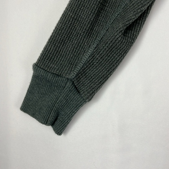 Aritzia TNA Forest Green Waffle Knit Long-Sleeved Shirt - Picture 4 of 11